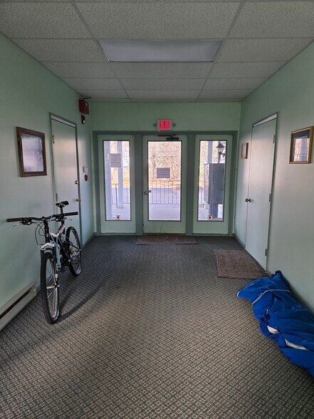 More Photos Of 10 Bluff Ave, Clinton Medical For Sale