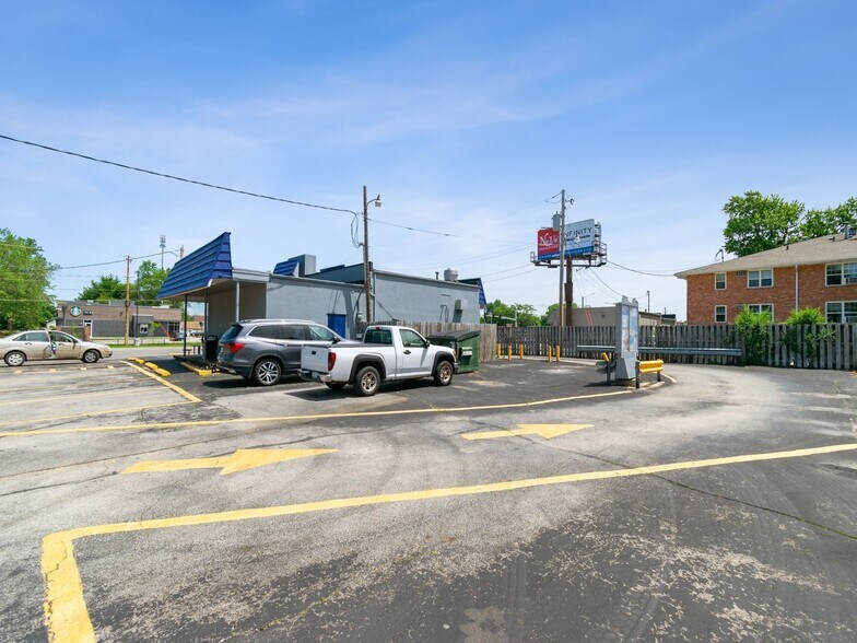 More Photos Of 5814 Hickman Rd, Urbandale General Retail For Sale