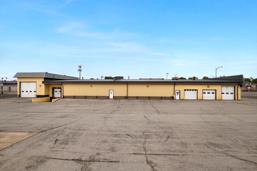 More Photos Of 1605 Rose St, La Crosse Auto Repair For Sale