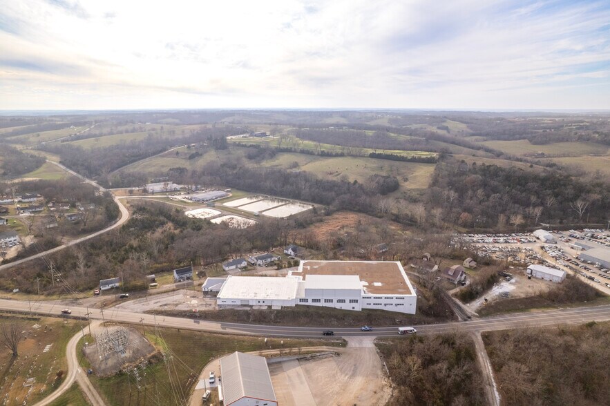 More Photos Of 209 W Main St, Linn Warehouse For Sale