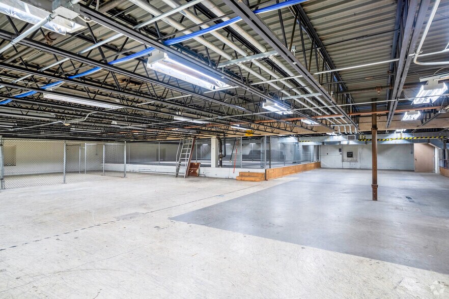 More Photos Of 612-616 Dwight St, Springfield Warehouse For Lease