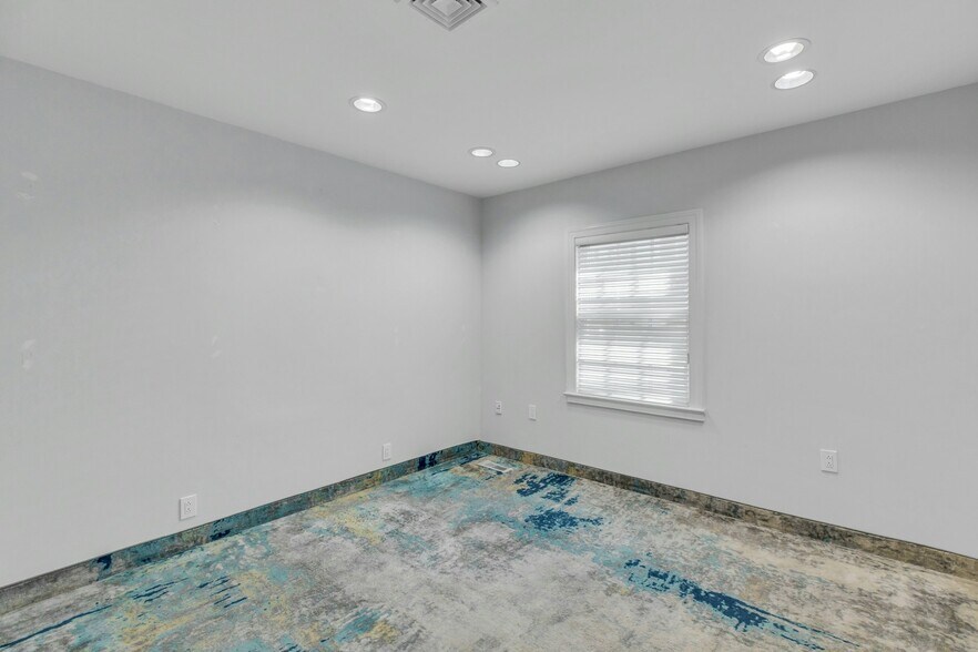 More Photos Of 139 Plandome Rd, Manhasset Medical For Sale