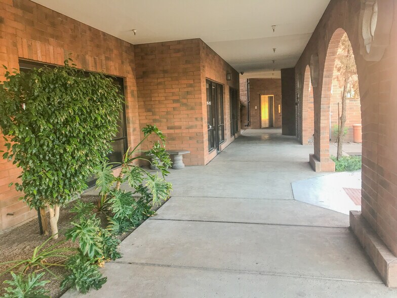 More Photos Of 8010 E McDowell Rd, Scottsdale Office For Lease