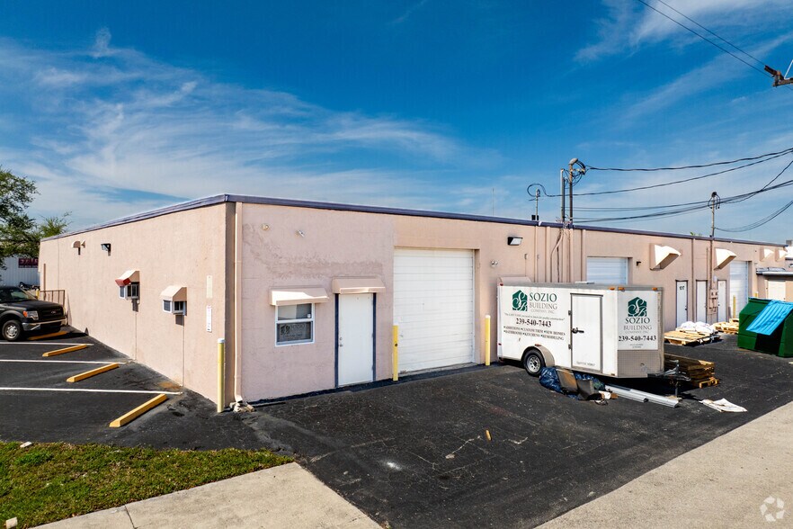 More Photos Of 1013-1017 SE 12th Ave, Cape Coral Industrial For Lease