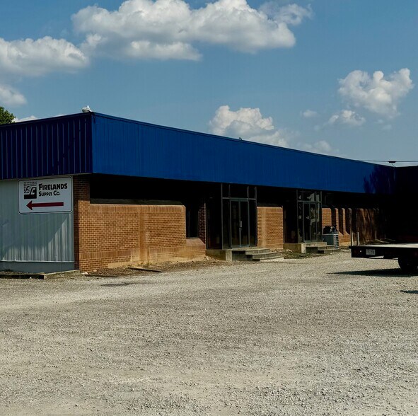 More Photos Of 1101 Woodlawn Ave, Cambridge Warehouse For Sale