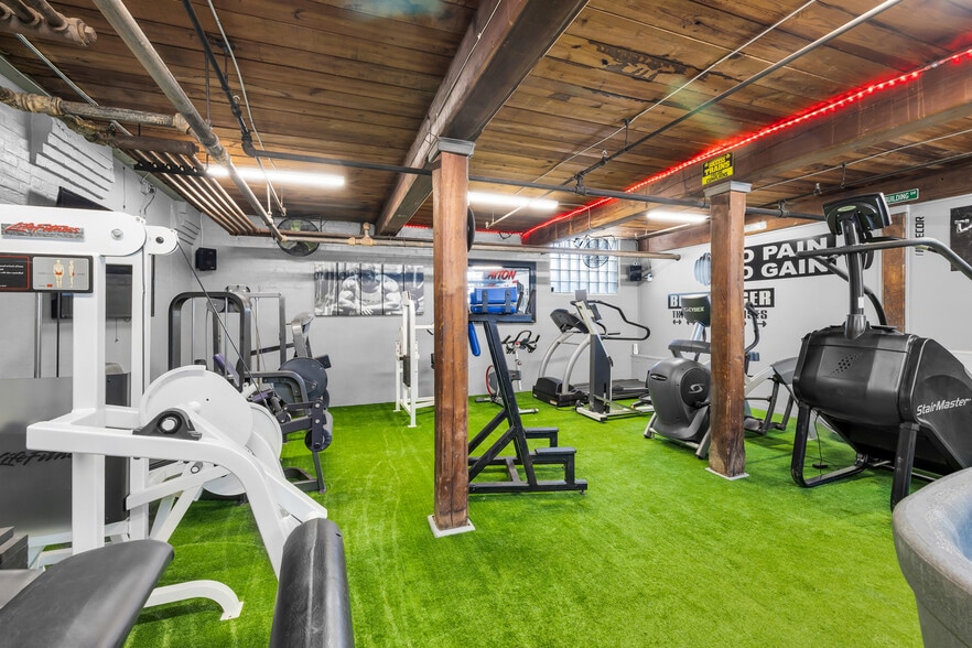 More Photos Of 300 Riverside Ave, Bristol Manufacturing For Sale