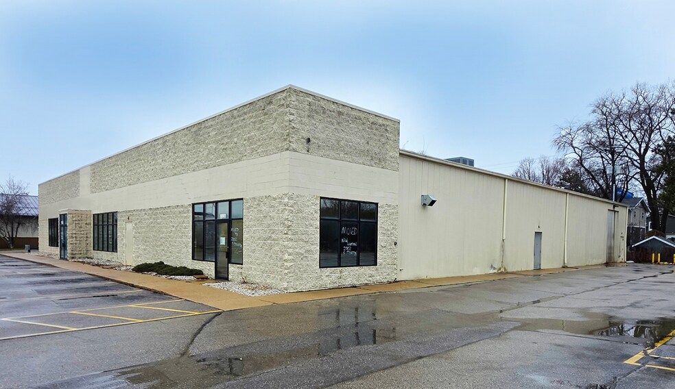 More Photos Of 1826 S Stoughton Rd, Madison Auto Repair For Lease