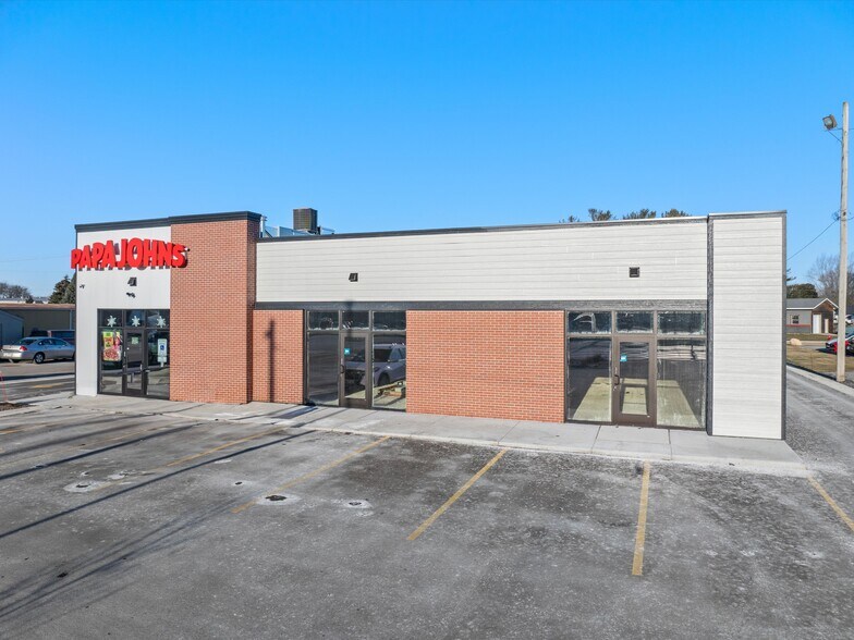 More Photos Of 3810 Calumet Ave, Manitowoc Freestanding For Sale