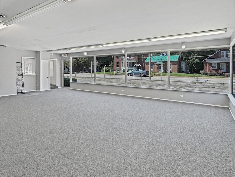 More Photos Of 129 E 5th St, Washington Showroom For Sale