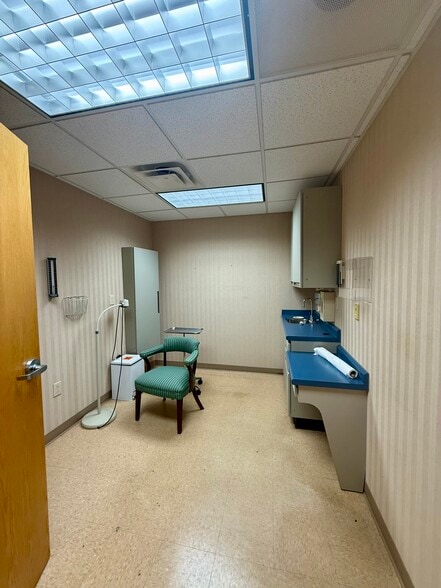 More Photos Of 1217 Davie Ave, Statesville Medical For Sale