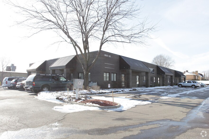 More Photos Of 3820-3830 44th St SE, Grand Rapids Flex For Lease