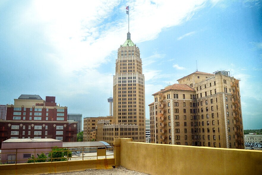 More Photos Of 126 E Main Plz, San Antonio Apartments For Sale