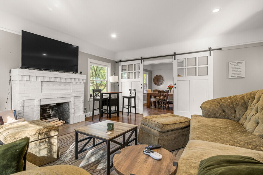 More Photos Of 320 Taylor Rd, Newcastle Specialty For Sale