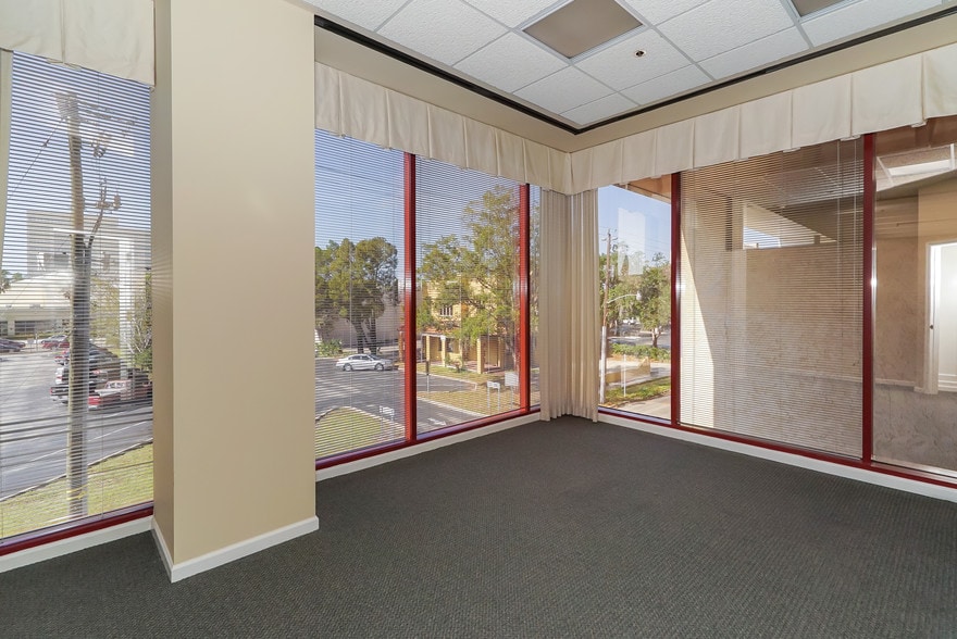 More Photos Of 2033 Main St, Sarasota Office For Lease
