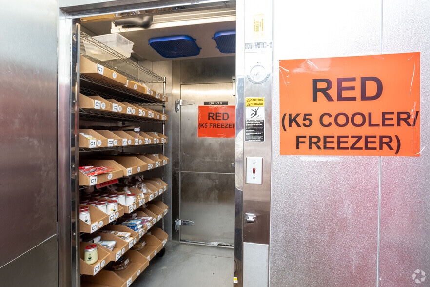 More Photos Of 615 N Western Ave, Los Angeles Storefront For Lease