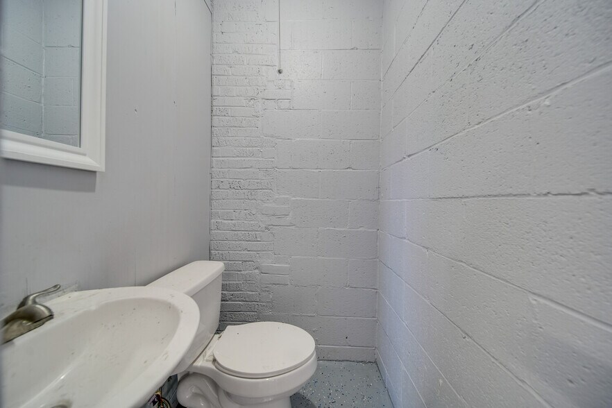 More Photos Of 239 Brookwood Ave NW, Concord Flex For Sale
