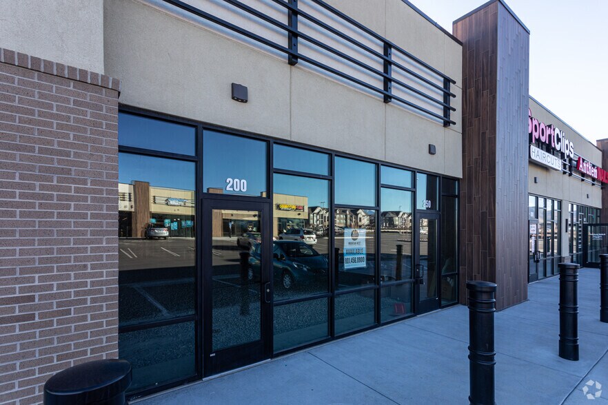 More Photos Of 11946 S Carlsbad Way, Herriman General Retail For Lease