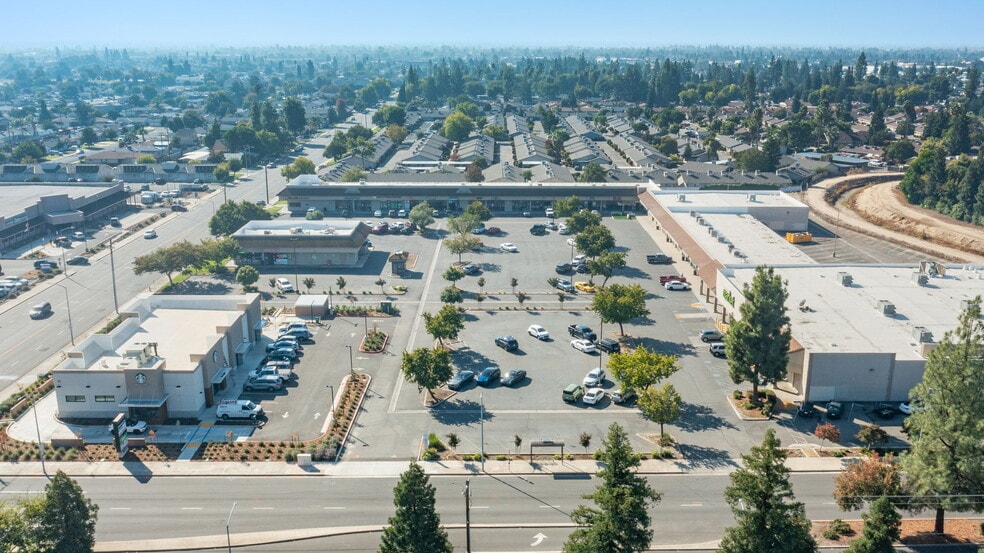 More Photos Of 10-80 W Bullard, Clovis Unknown For Lease