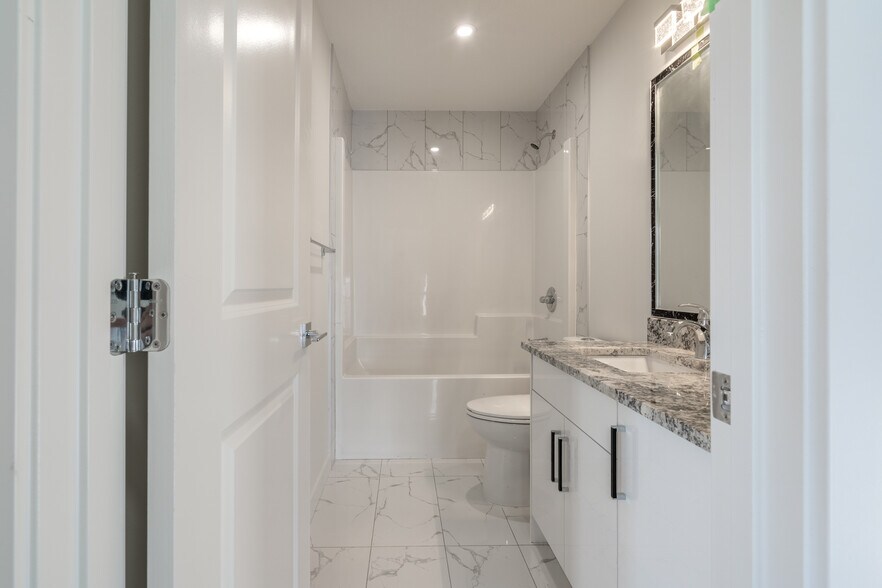 More Photos Of 10446 142 St NW, Edmonton Apartments For Sale