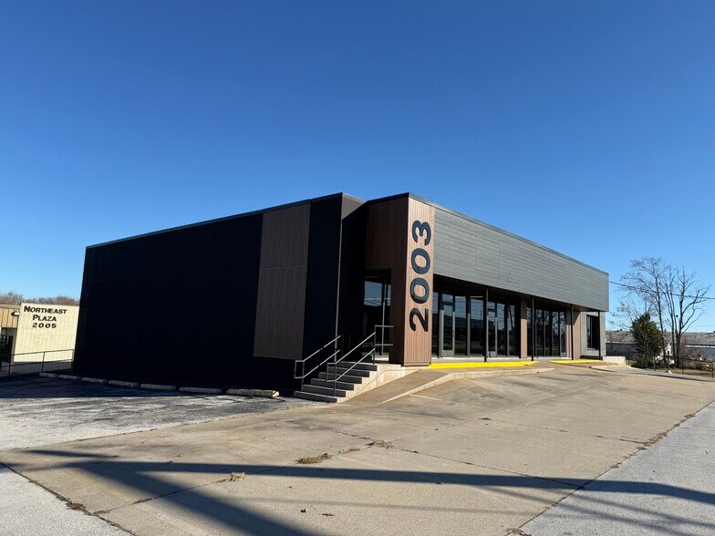More Photos Of 2003 E Kearney St, Springfield Freestanding For Lease