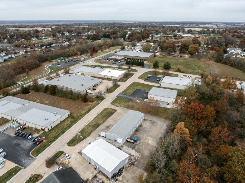 More Photos Of 2414 W Schneidman Dr, Quincy Industrial For Lease