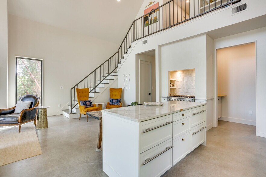 More Photos Of 6725 Rollins Rd, Granbury Specialty For Sale