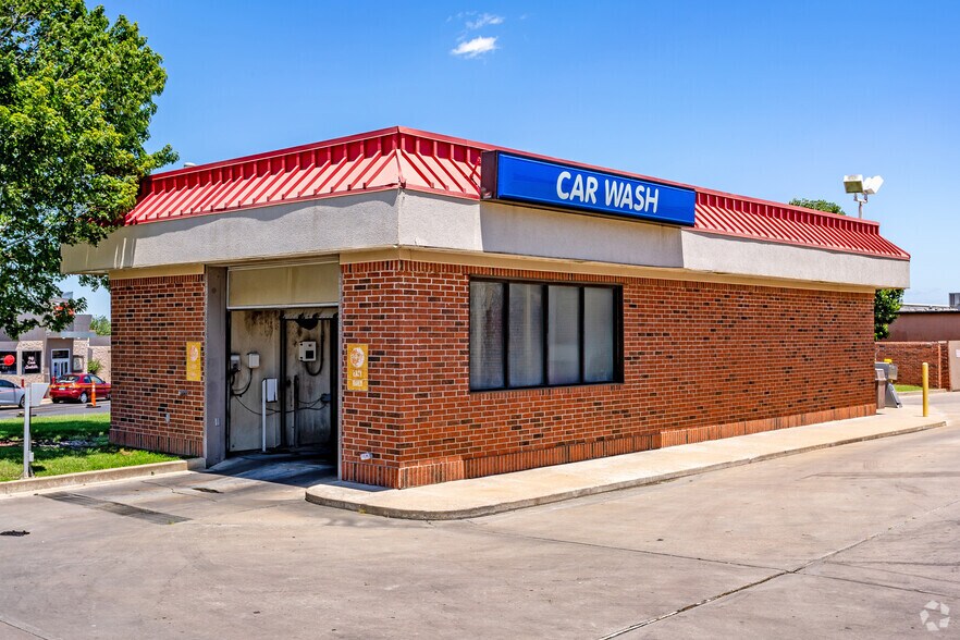 More Photos Of 1000 E Kenosha St, Broken Arrow Convenience Store For Sale