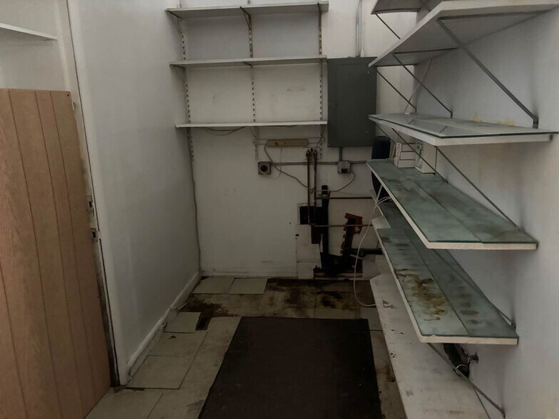 More Photos Of 73-77 Connecticut Blvd, East Hartford Freestanding For Lease