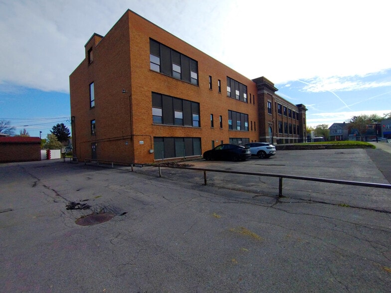 More Photos Of 420 Durnan St, Rochester Schools For Sale