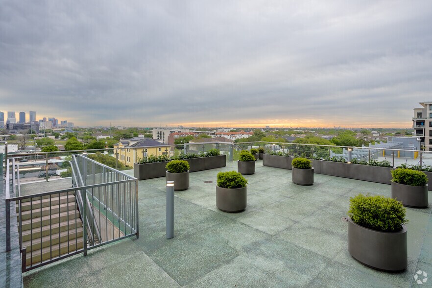 More Photos Of 5115 Fannin St, Houston Medical For Lease