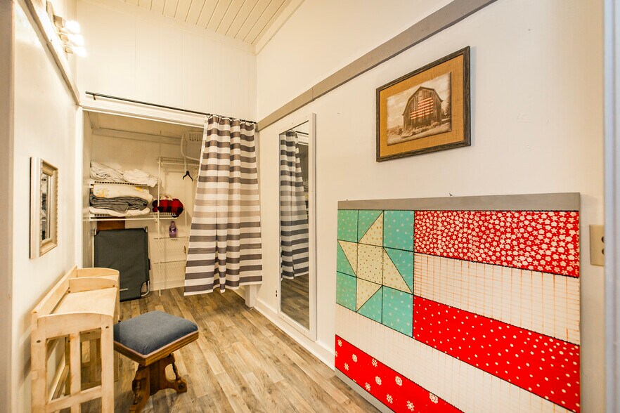 More Photos Of 223 W Main St, Mountain View Storefront For Sale