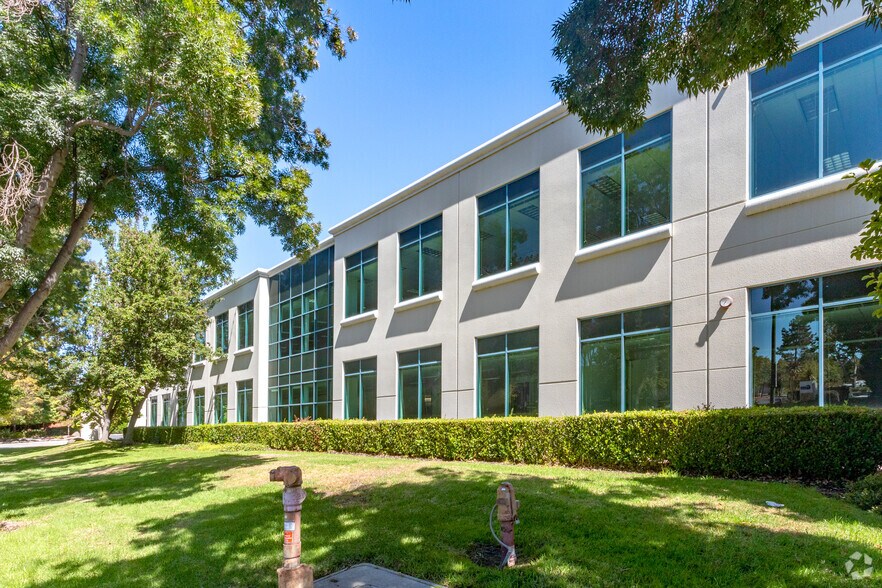 More Photos Of 490 E Middlefield Rd, Mountain View Office For Lease