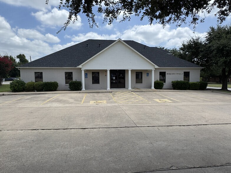 Primary Photo Of 2102 Bird Creek Dr, Temple Medical For Lease