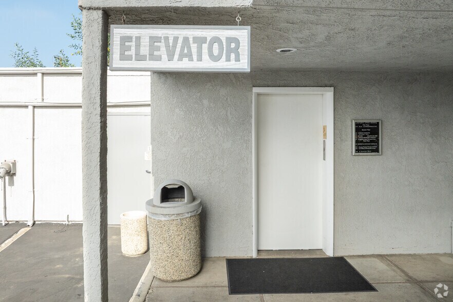 More Photos Of 172 N Tustin St, Orange Office For Lease