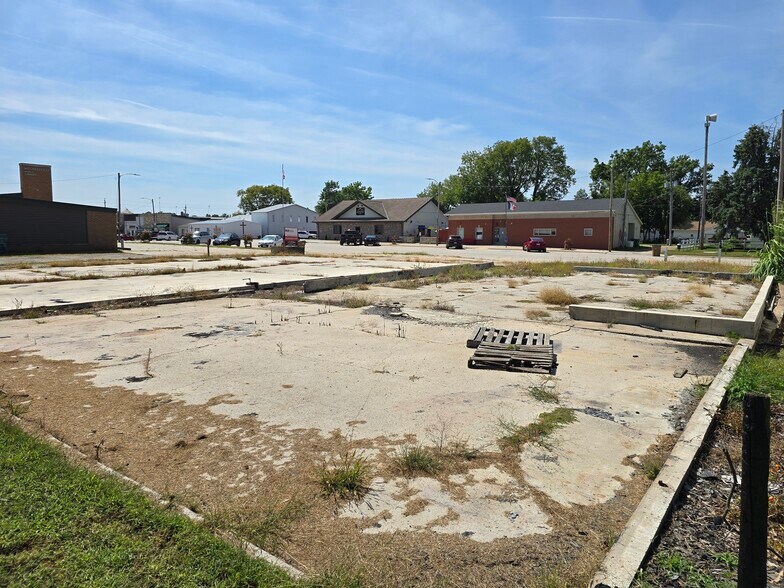 More Photos Of 211 Center Ave N, Mitchellville Land For Lease
