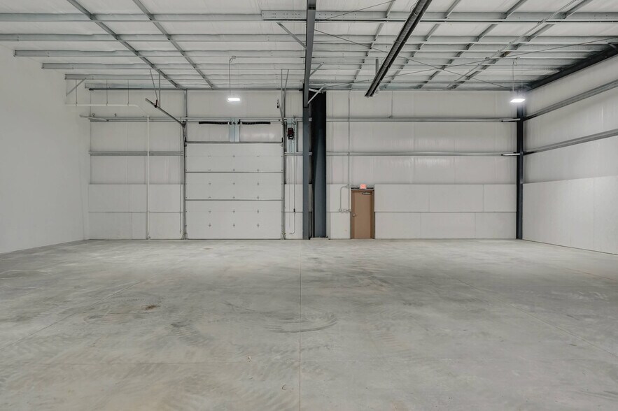 More Photos Of 11600 S 21st St, Roca Warehouse For Lease