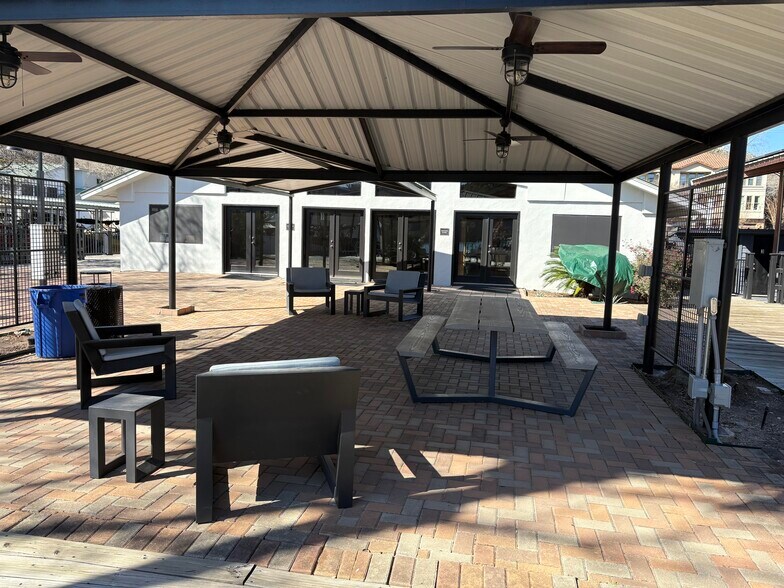 More Photos Of 2219 Westlake Dr, Austin Office For Lease