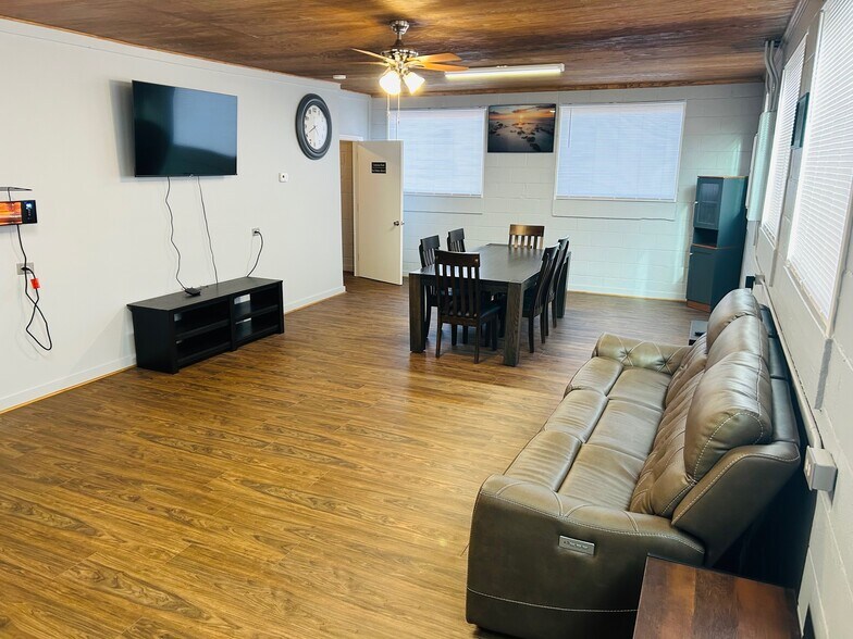 More Photos Of 2677 NC-903 Hwy, Stokes Sports And Entertainment For Sale