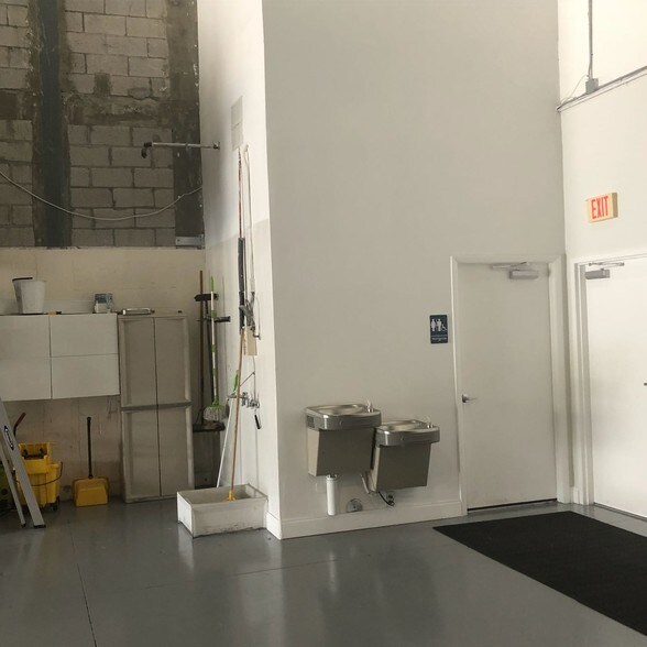 More Photos Of 1335 NW 98th Ct, Miami Warehouse For Sale