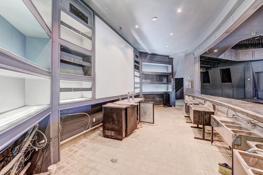 More Photos Of 324 Fm-1960 Rd, Houston General Retail For Sale