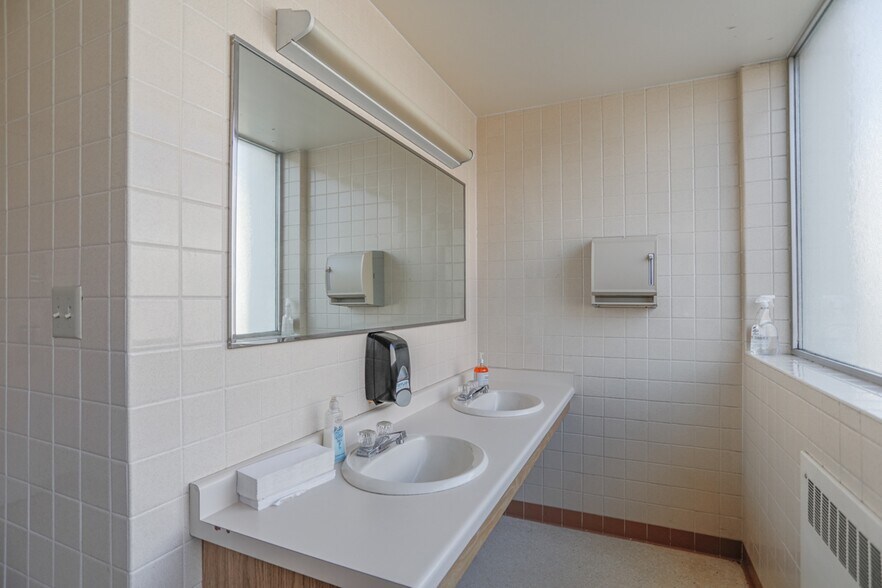 More Photos Of 2801 N 7th St, Wausau Medical For Sale