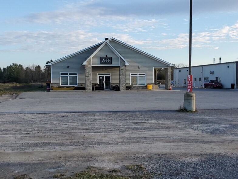 More Photos Of 453 Ottawa St, Almonte Storefront Retail Office For Lease