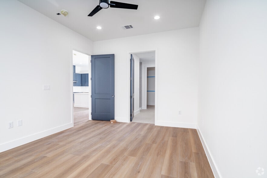 More Photos Of 10899 S Hausman Rd, San Antonio Apartments For Sale