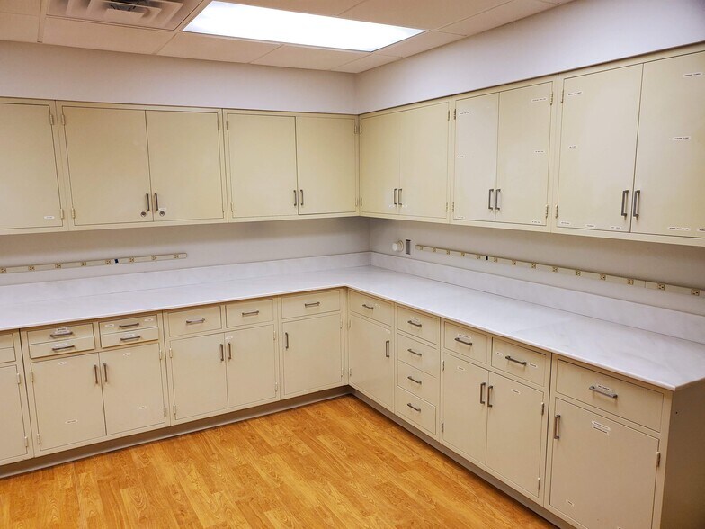 More Photos Of 4411 Washington Ave, Evansville Medical For Sale