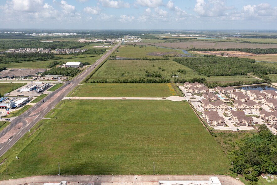 More Photos Of 801 Highway 69 N, Nederland Unknown For Lease