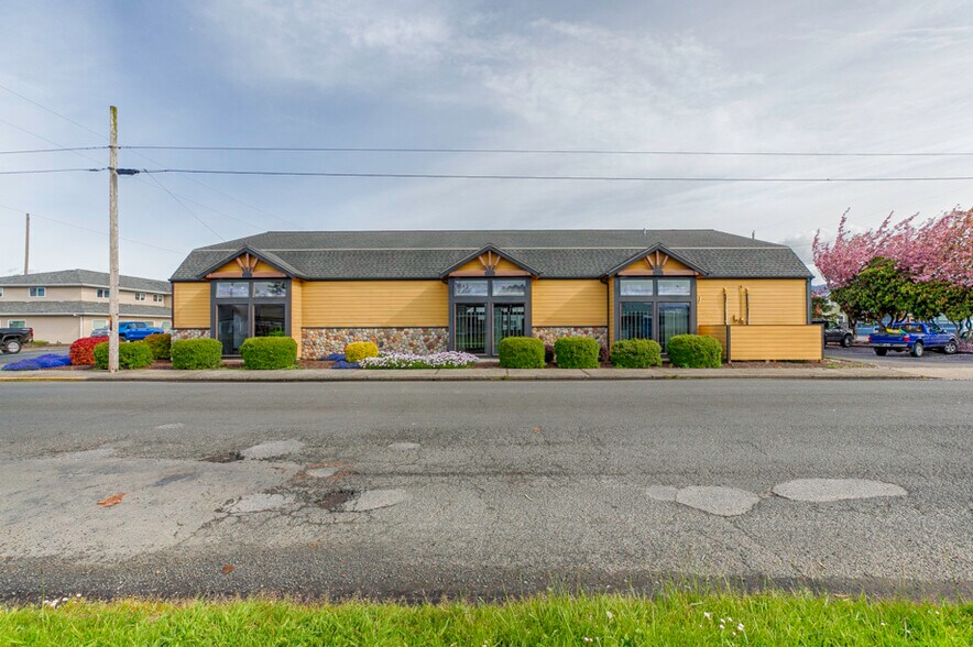 More Photos Of 915 Main Ave, Tillamook Veterinarian Kennel For Lease