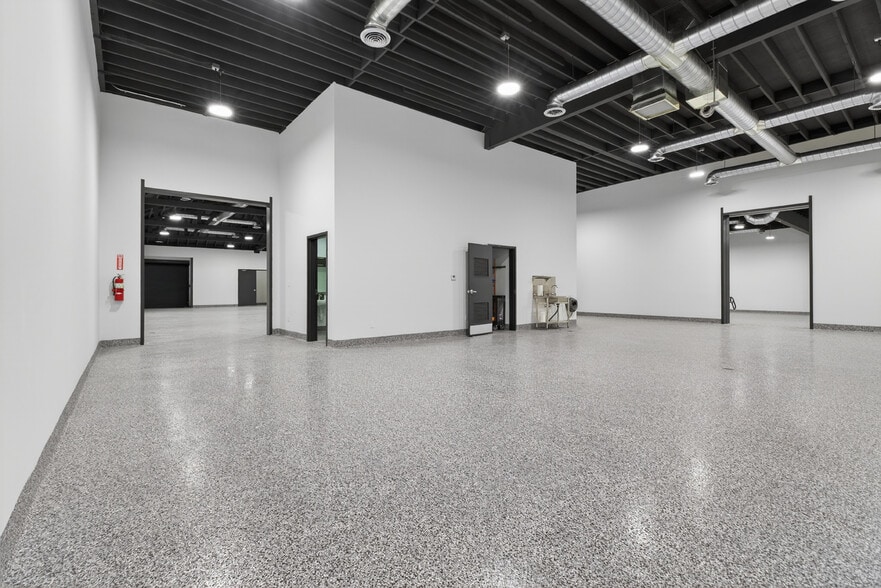 More Photos Of 703 S Main St, Burbank Showroom For Sale
