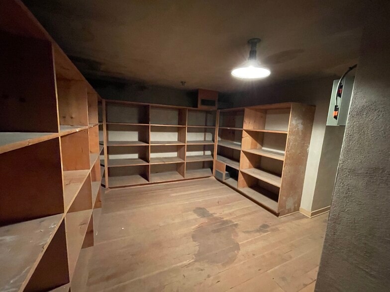 More Photos Of 300 E Main St, Pullman Bank For Sale
