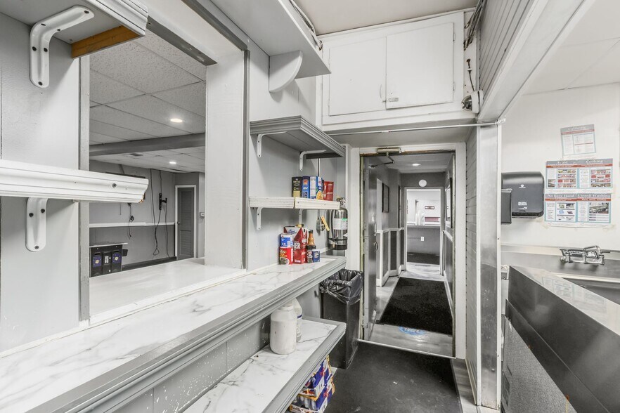 More Photos Of 1662 W Mound St, Columbus Restaurant For Sale