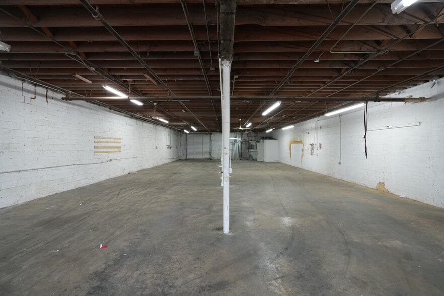 More Photos Of 1079-1085 E 24th St, Hialeah Service For Lease